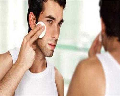 代孕生孩子中心,
              52天宝宝喝母乳突然频繁吐奶是怎么回事？
